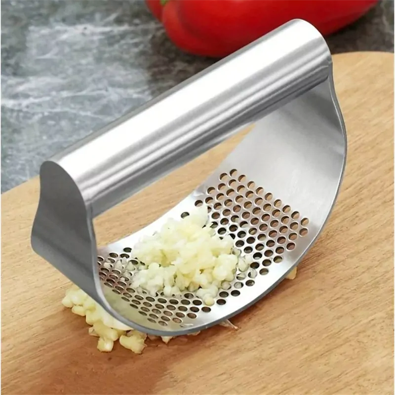 Kovový lis na cesnak