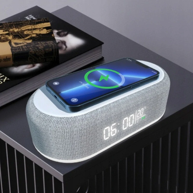 Nočná lampa s bezdrôtovou nabíjačkou, budíkom, BT reproduktorom a teplomerom