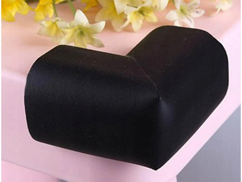 Ochranné penové rohy na nábytok čierne 4 ks