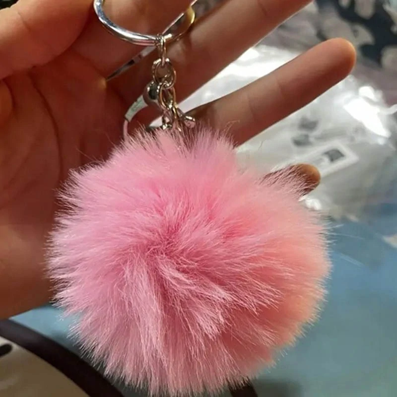 Prívesok na kľúče s kožušinkou ružový