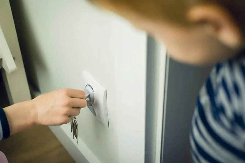 Bezpečnostné krytky do elektrických zásuviek 6ks