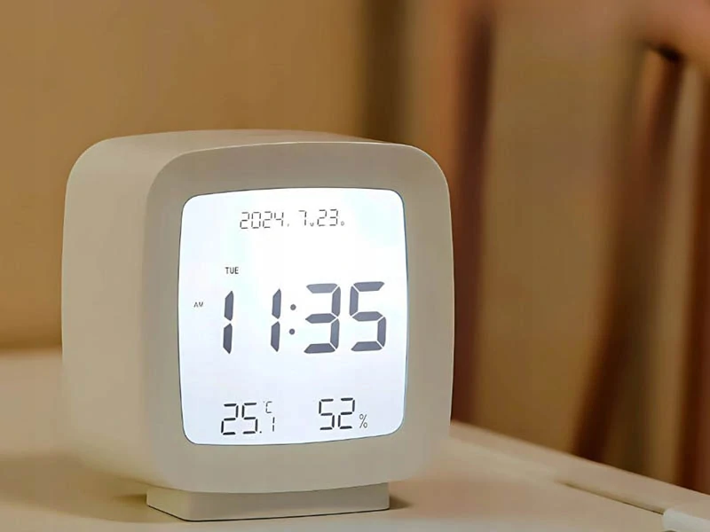 Digitálny LED budík s meteostanicou biely