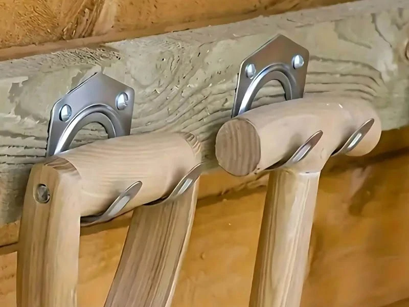 Kovové vešiaky na náradie 20ks