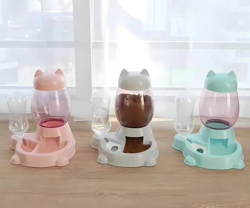 Automatický dávkovač krmiva a vody