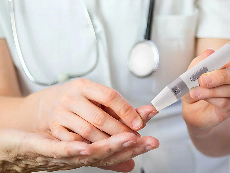 Digitálny glukometer s testovacími prúžkami a lancetami