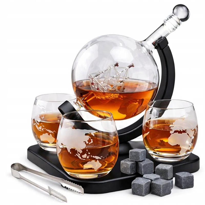 Karafa na whisky 850ml v tvare glóbusu so 4 pohármi