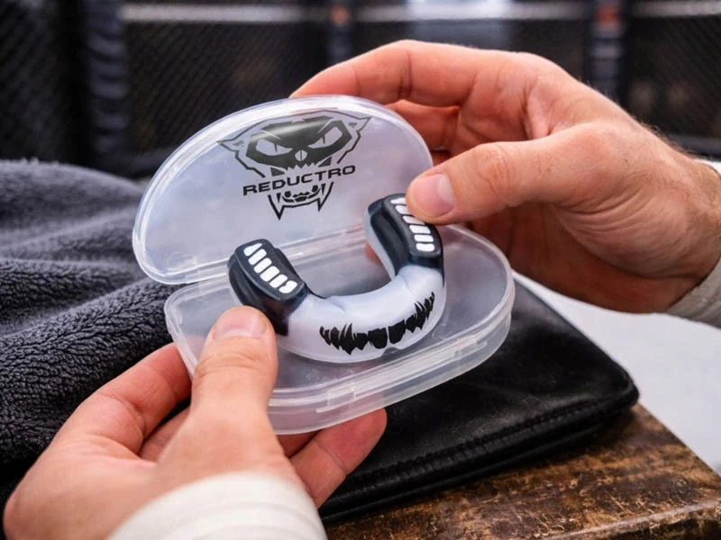 Športový chránič zubov s puzdrom