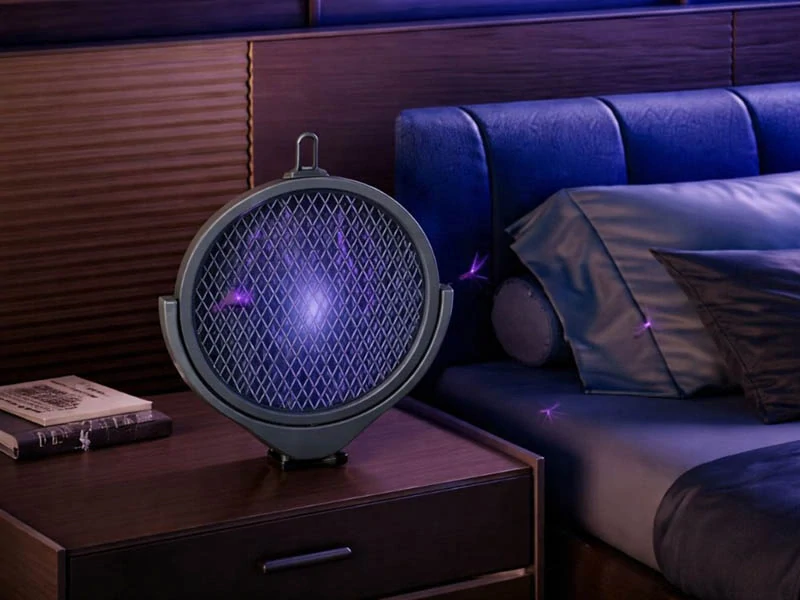 Elektrická plácačka na hmyz s teleskopickou rukoväťou