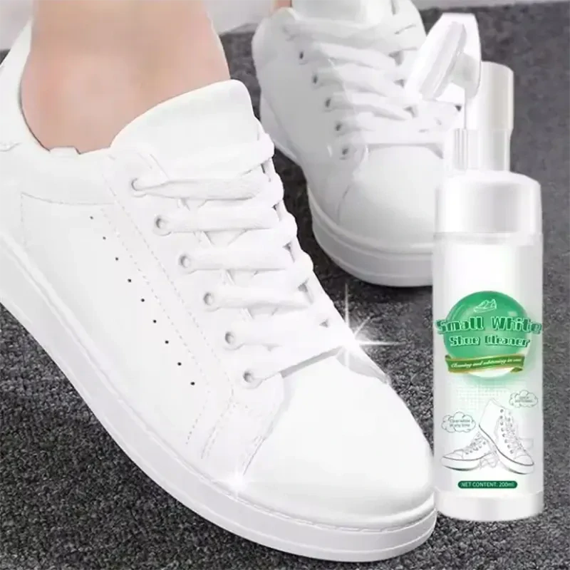 Čistiaca pena na bielu obuv so zabudovanou kefkou 200 ml