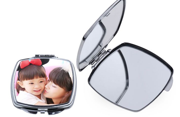 Zrkadlo s fotografiou