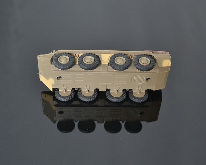 Model obrneného transportéra BTR-70 1:74