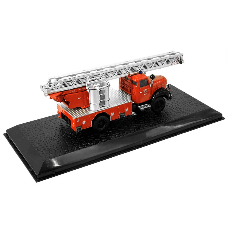 DeAgostini Model hasičského auta DL30 Magirus Saurer 1:72