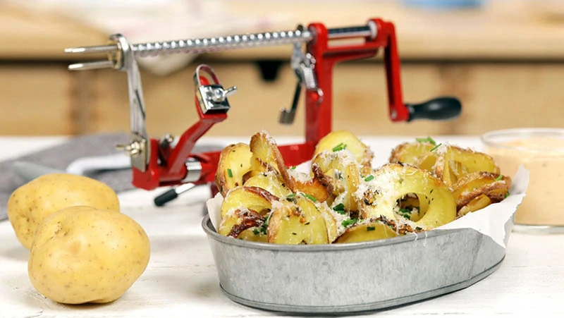 Ručný krájač na zemiakové špirály