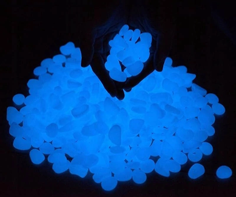 Fluorescenčné kamienky 100ks biele svietiace v tme