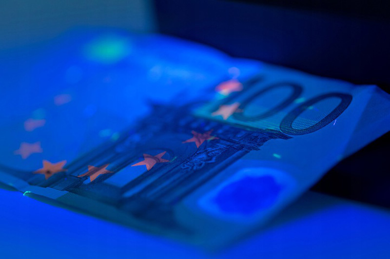 Trizand CREE XPE LED baterka s UV a ZOOM