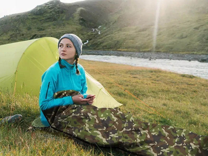 Teplý spacák mumia s kapucňou
