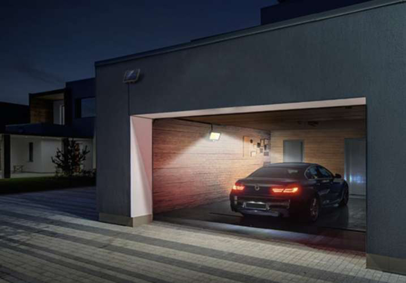 Izoxis Nástenná solárna lampa 120LED COB