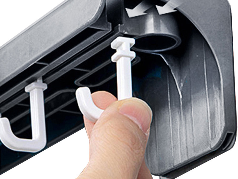 Nástenný stojan na nože a iné náčinie