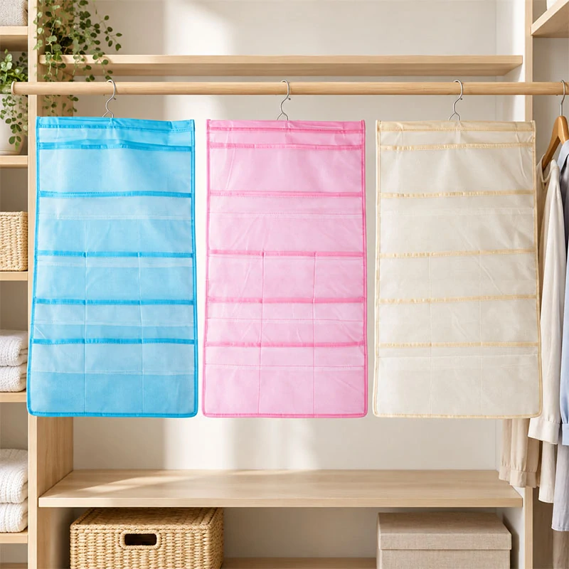 Závesný organizér na spodnú bielizeň 70 × 40 cm, 22 priehradiek