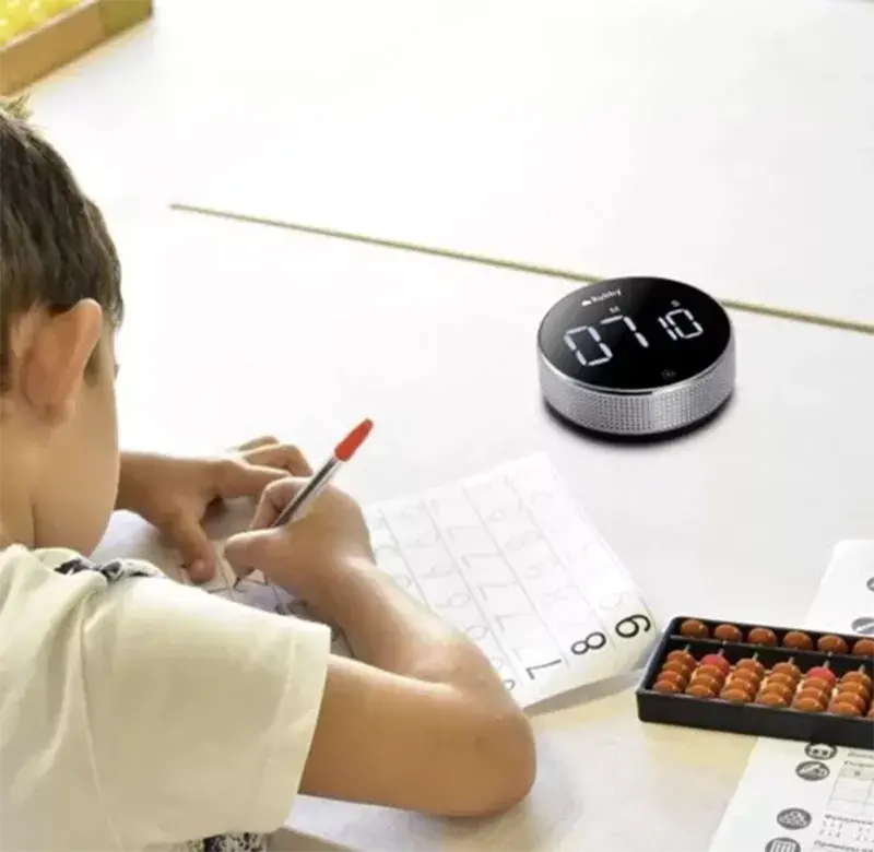 Digitálny kuchynský časovač s LED displejom