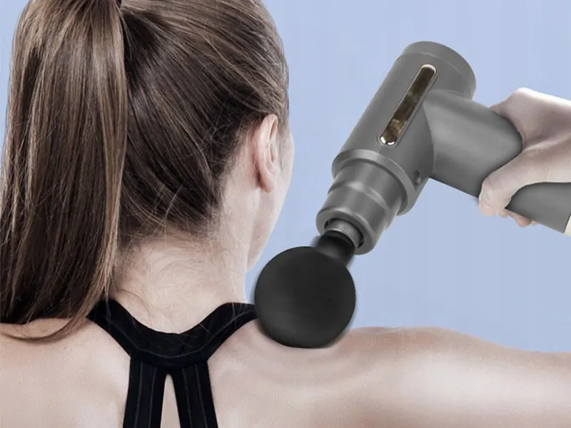 Pištoľ na masírovanie tela sivá s 4 nástavcami a 6 úrovňami intenzity