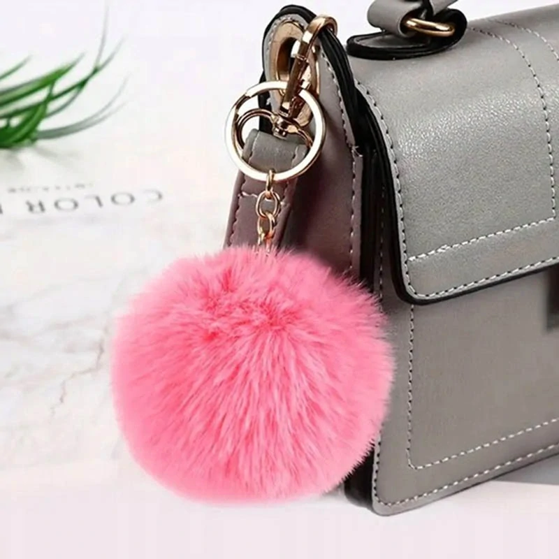Prívesok na kľúče s kožušinkou ružový