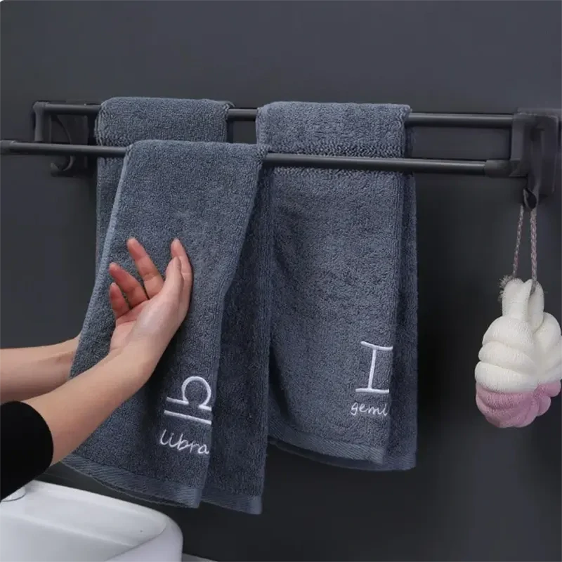 Nástenný vešiak 40cm čierny s háčikmi