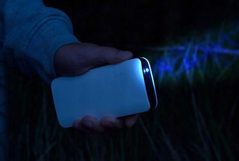 Mega powerbanka s baterkou 10 000 mAh