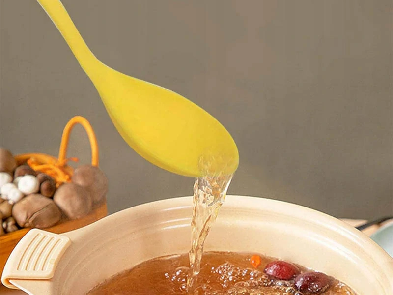 Veselé kuchynské naberacie lyžice na cestoviny