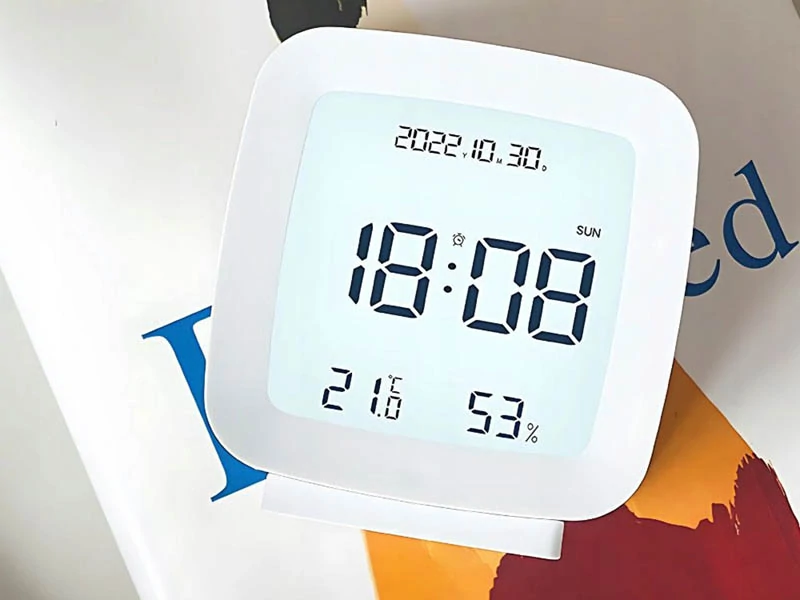 Digitálny LED budík s meteostanicou biely