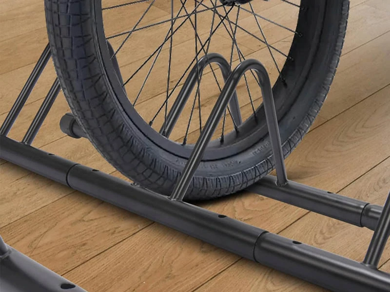 Kovový stojan na 3 bicykle