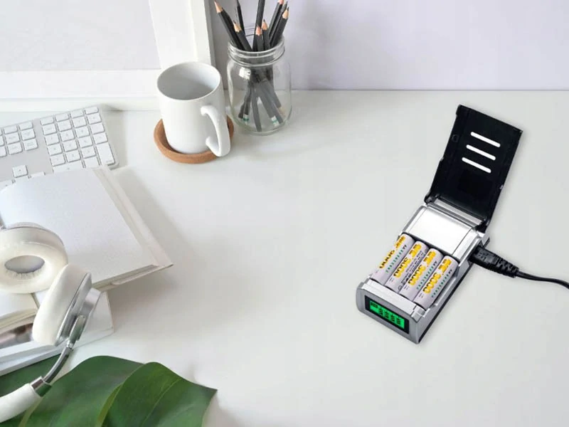 Rýchlonabíjačka na batérie AA/AAA