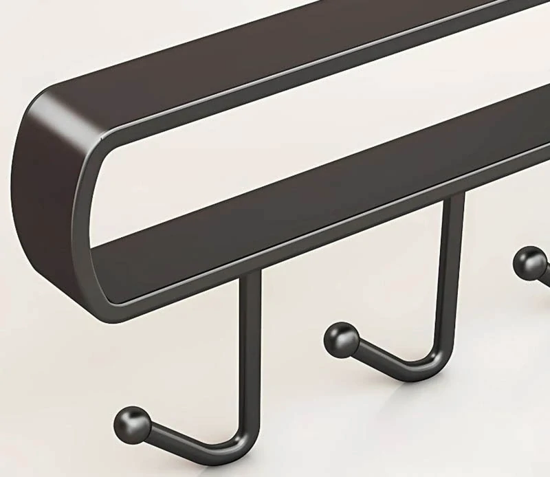 Kovový vešiak pod kuchynskú skrinku čierny