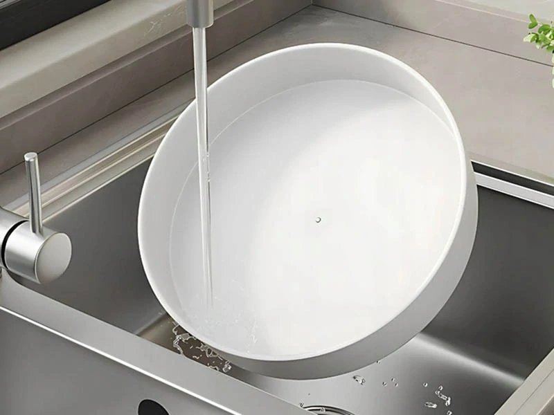 Otočný univerzálny organizér 25 cm do kuchyne a kúpeľne