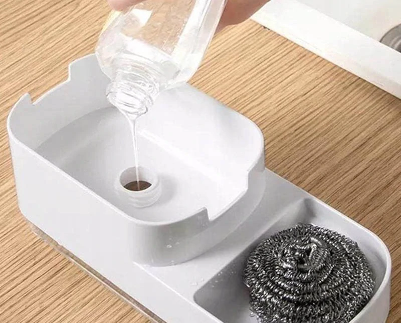 Kuchynský dávkovač na saponát so špongiou