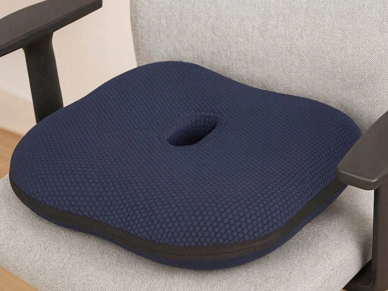 Masážny a vyhrievaný vankúš na sedenie s vibráciami