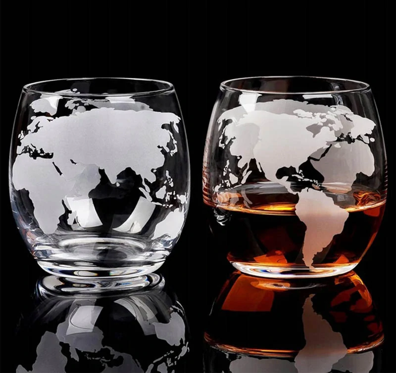 Karafa na whisky 850ml v tvare glóbusu so 4 pohármi