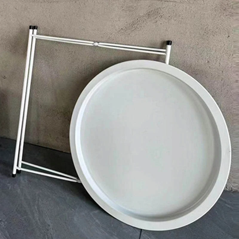 Okrúhly kovový konferenčný stolík s odnímateľnou táckou biely