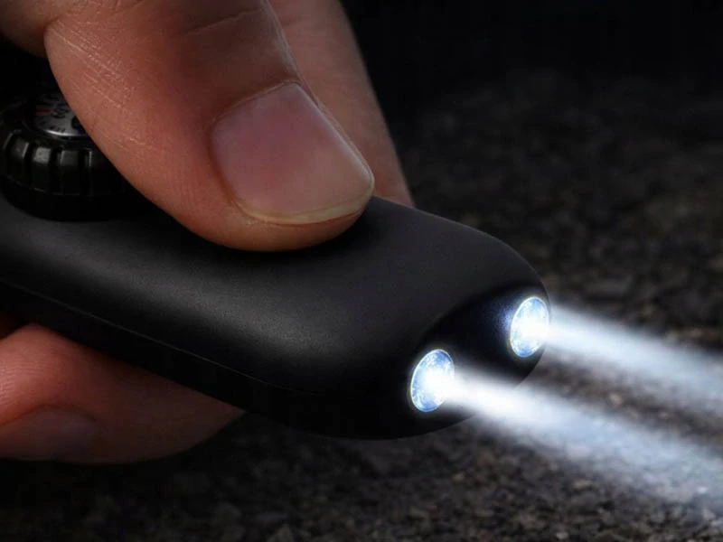 Píšťalka s kompasom, baterkou, lupou a teplomerom čierna