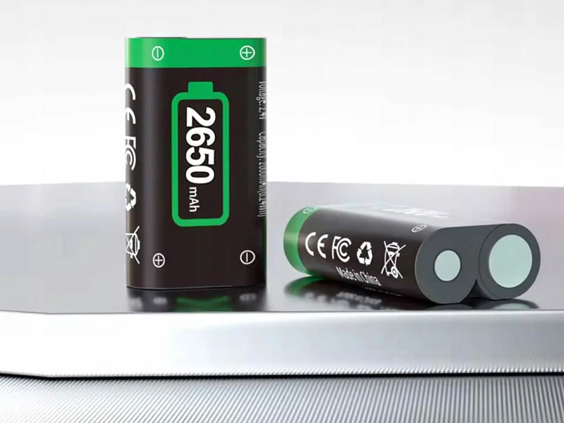 Nabíjačka a nabíjateľné batérie pre Xbox ovládač 2× 2650 mAh
