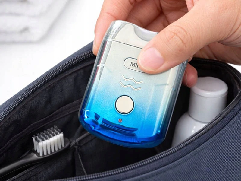 Mini elektrický holiaci strojček