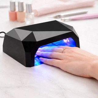 UV/LED lampa na nechty HQ Black 36 W