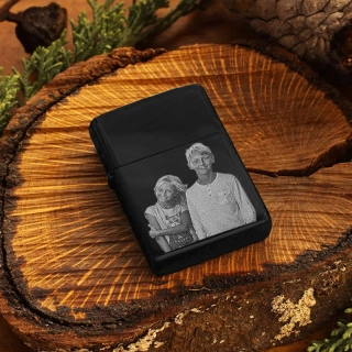 Zapaľovač benzínový čierny s gravírovaním obrázku