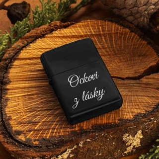 Zapaľovač benzínový čierny s gravírovaním textu