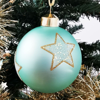 Vianočná guľa zdobená 