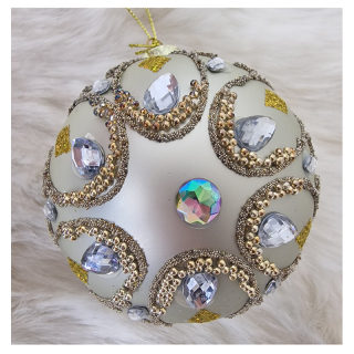 Vianočná guľa zdobená