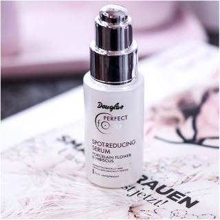 DOUGLAS PERFECT FOCUS SPOT - Sérum na redukciu zafarbenia pleti 30ml