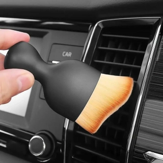 Jemná kefka na čistenie interiéru automobilov