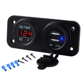 Montážny zapaľovač vodeodolný 12V s dvomi USB portami a vstavaným voltmetrom 3,1A