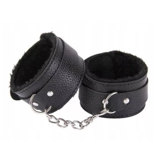 Erotické kožené putá na nohy s kožušinkou